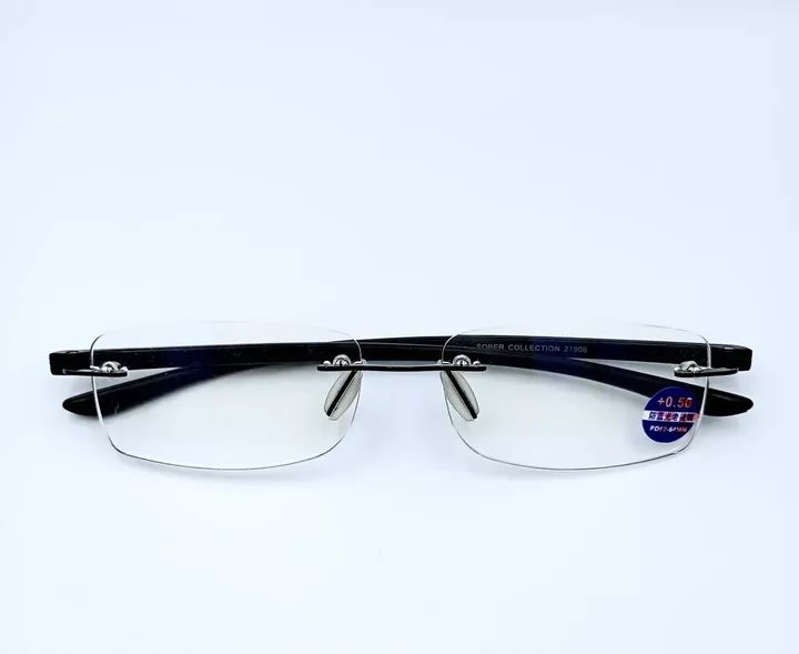 Magnifying Reading Glass